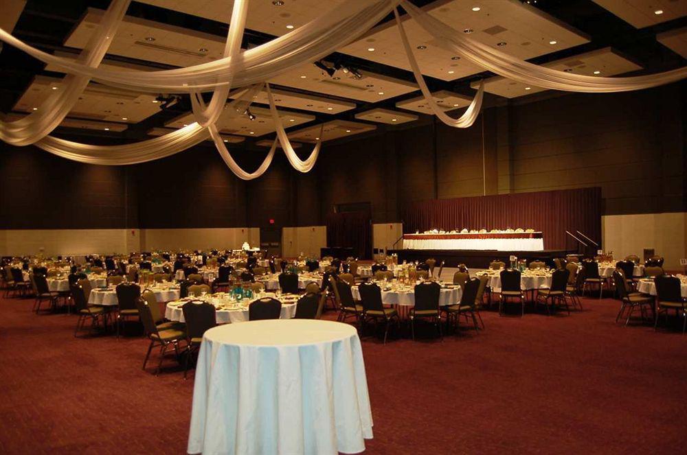 Hilton Fort Wayne At The Grand Wayne Convention Center (Adults Only) Business bilde